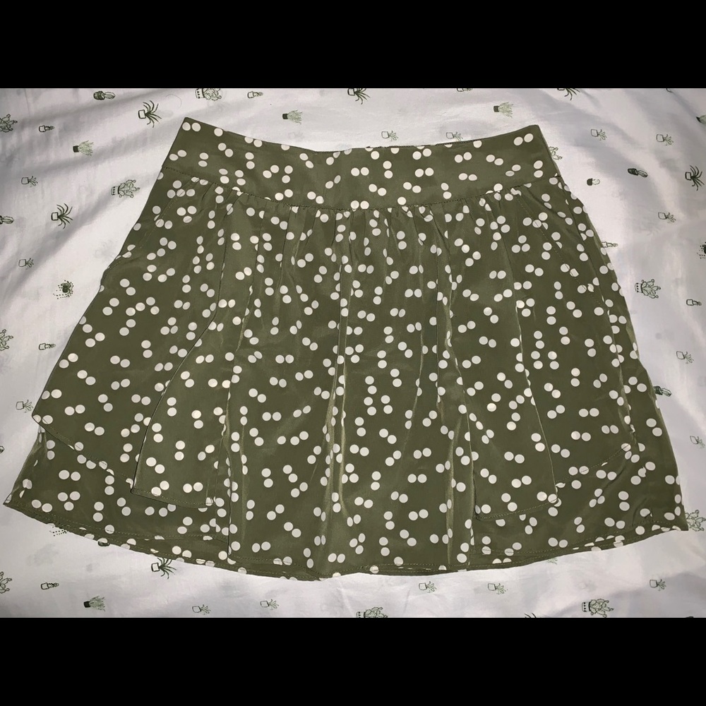 EUC Olive green/white skirt